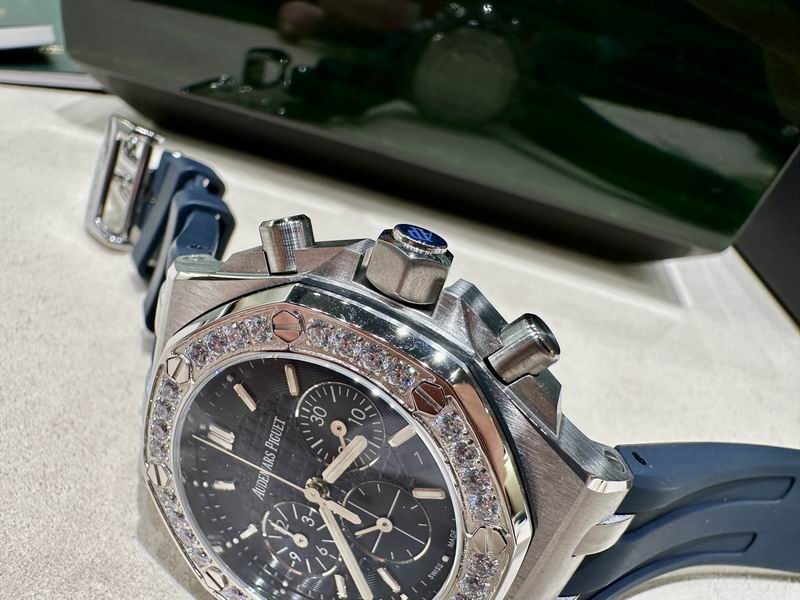 Audemars Piguet Royal Oak Offshore Chronograph – Acero con Diamantes y Esfera azul