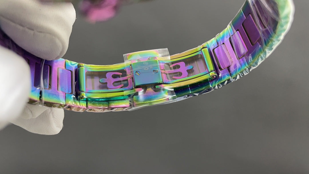 Patek Philippe Nautilus 7010R/7010A estilo “Rainbow Iced” (aftermarket).