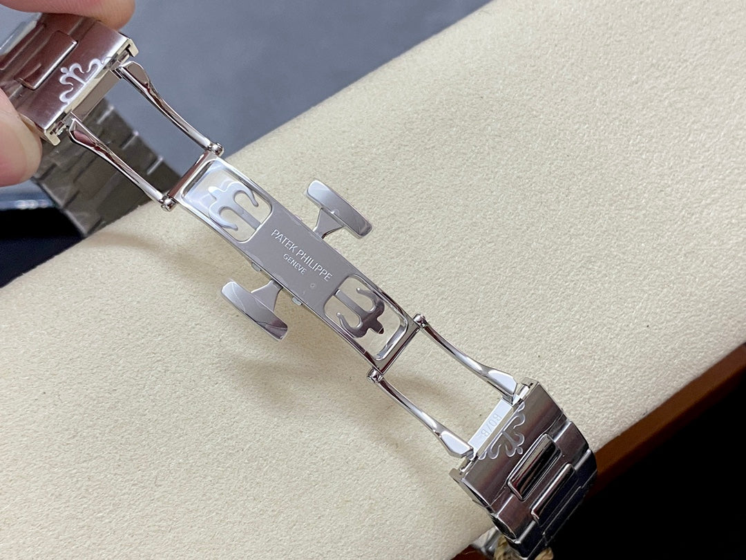 Patek Philippe Nautilus Ref. 7118/1A-010