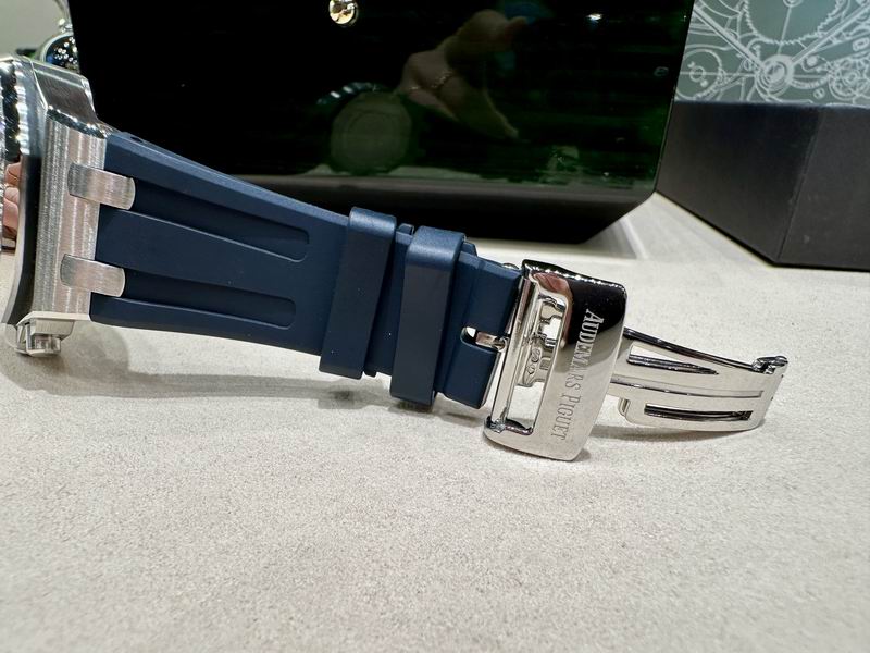 Audemars Piguet Royal Oak Offshore Chronograph – Acero con Diamantes y Esfera azul