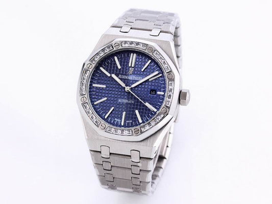 Audemars Piguet Royal Oak 41mm con bisel engastado en diamantes baguette.