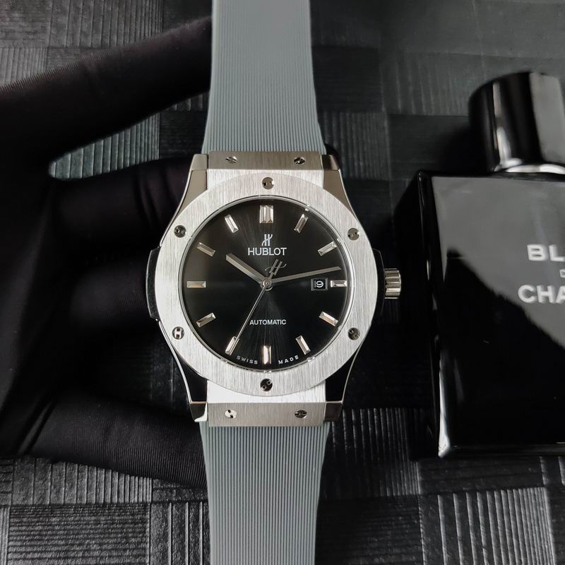 Hublot Classic Fusion Titanium – Ref. 565.NX.1270.RX