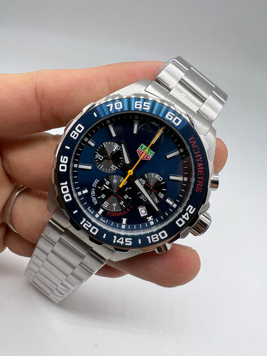 TAG Heuer Formula 1 Chronograph en azul metálico.