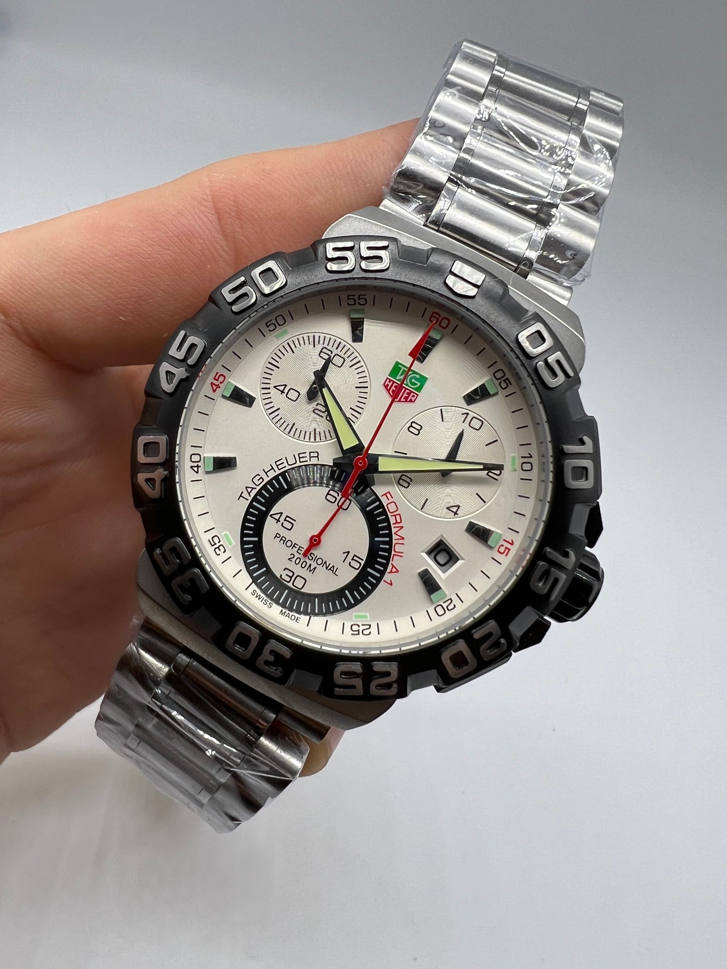 TAG Heuer Formula 1 Chronograph en blanco y negro.