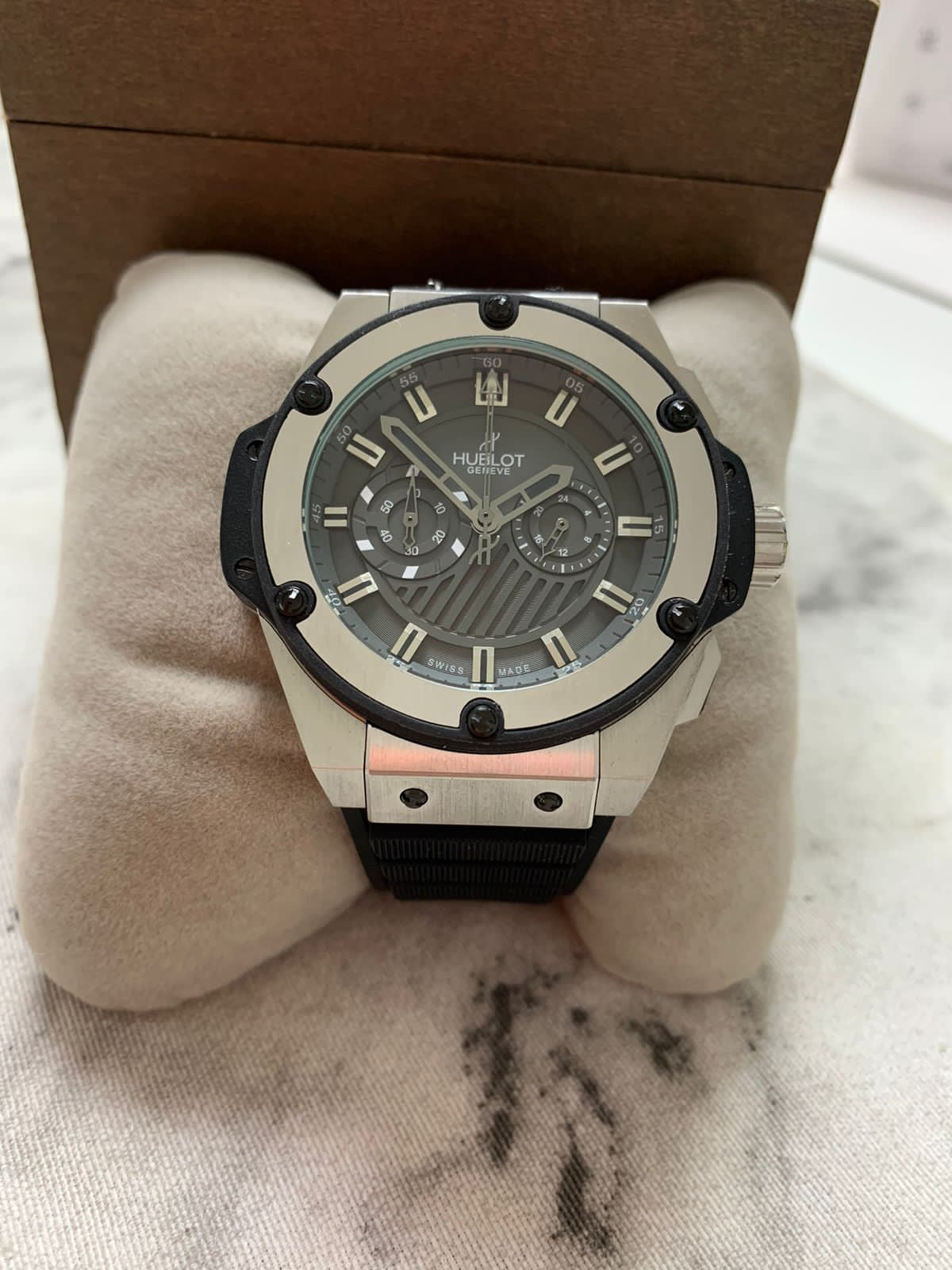 Hublot gris con negro