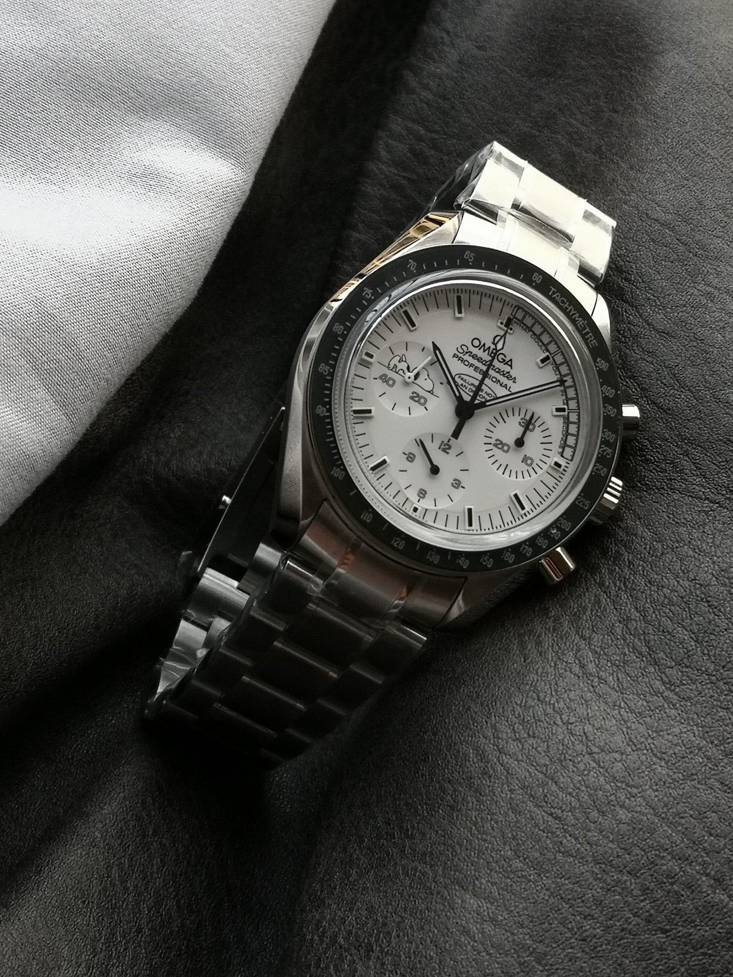 🌕🐶 Omega Speedmaster Silver Snoopy Award 50th Anniversary