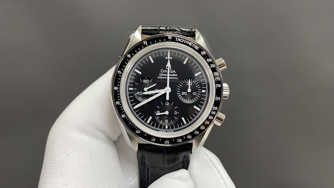 🌑 Omega Speedmaster “Moonwatch”