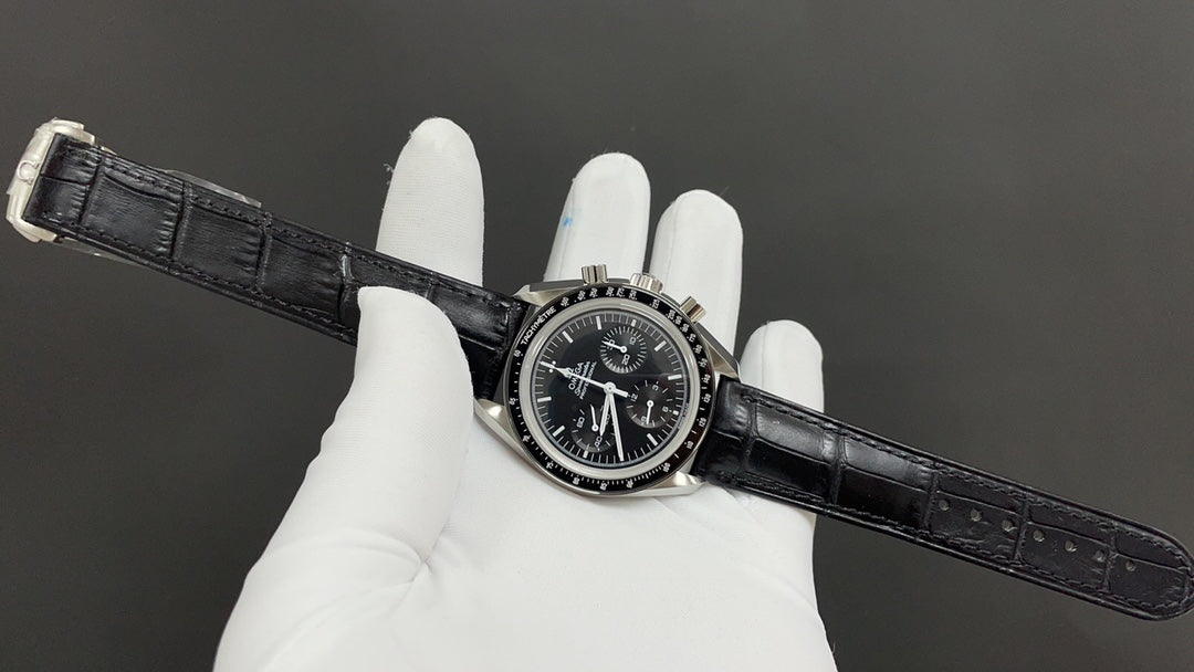 🌑 Omega Speedmaster “Moonwatch”