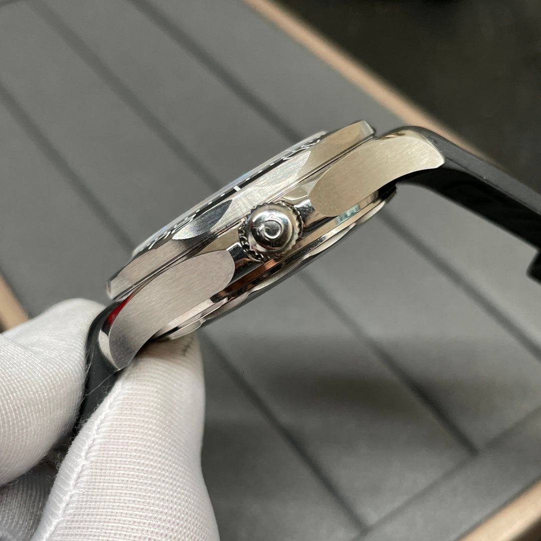 Omega Seamaster Diver 300M Co-Axial Master Chronometer Ref. 210.32.42.20.01.001