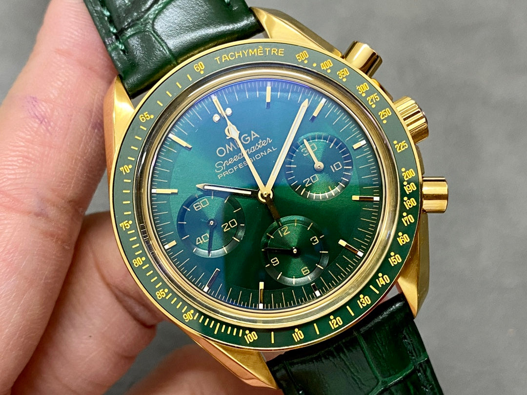 Omega Speedmaster Professional Moonwatch 18K Gold Green Dial (Edición Especial)