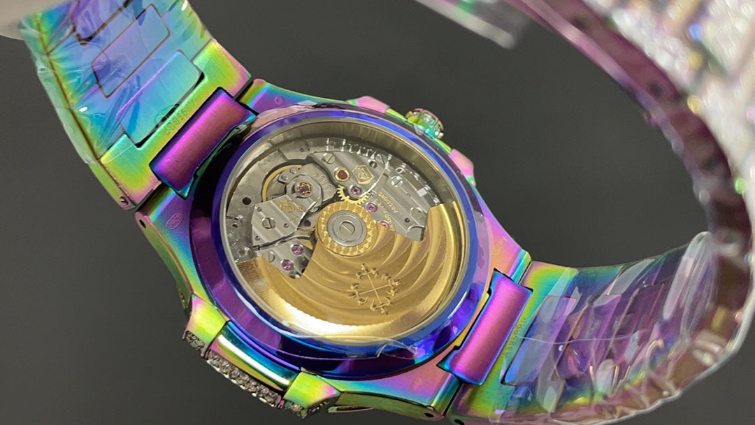 Patek Philippe Nautilus 7010R/7010A estilo “Rainbow Iced” (aftermarket).