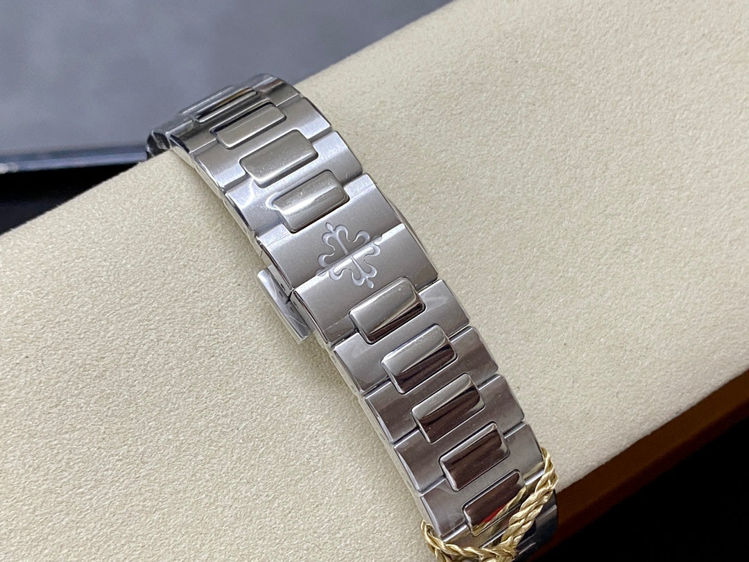 Patek Philippe Nautilus Ref. 7118/1A-010