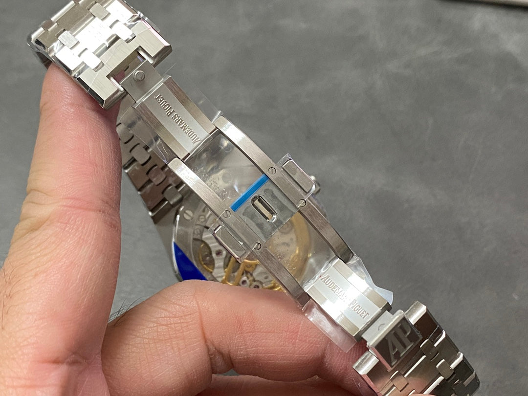 🕰️ Audemars Piguet Royal Oak Selfwinding – “Silver / White Dial”