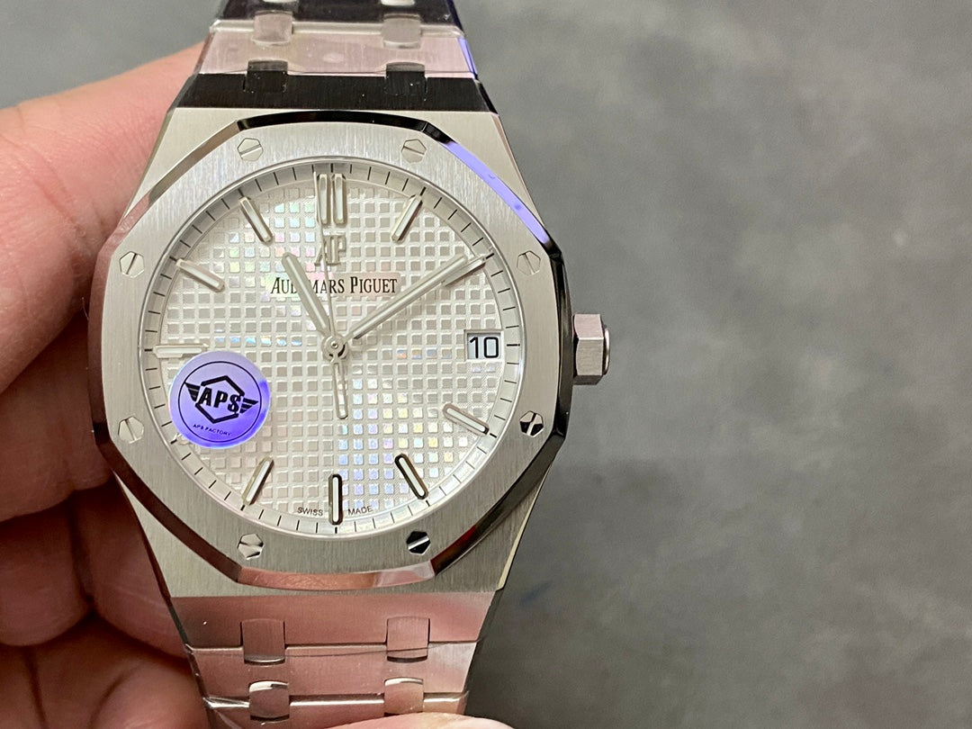 🕰️ Audemars Piguet Royal Oak Selfwinding – “Silver / White Dial”