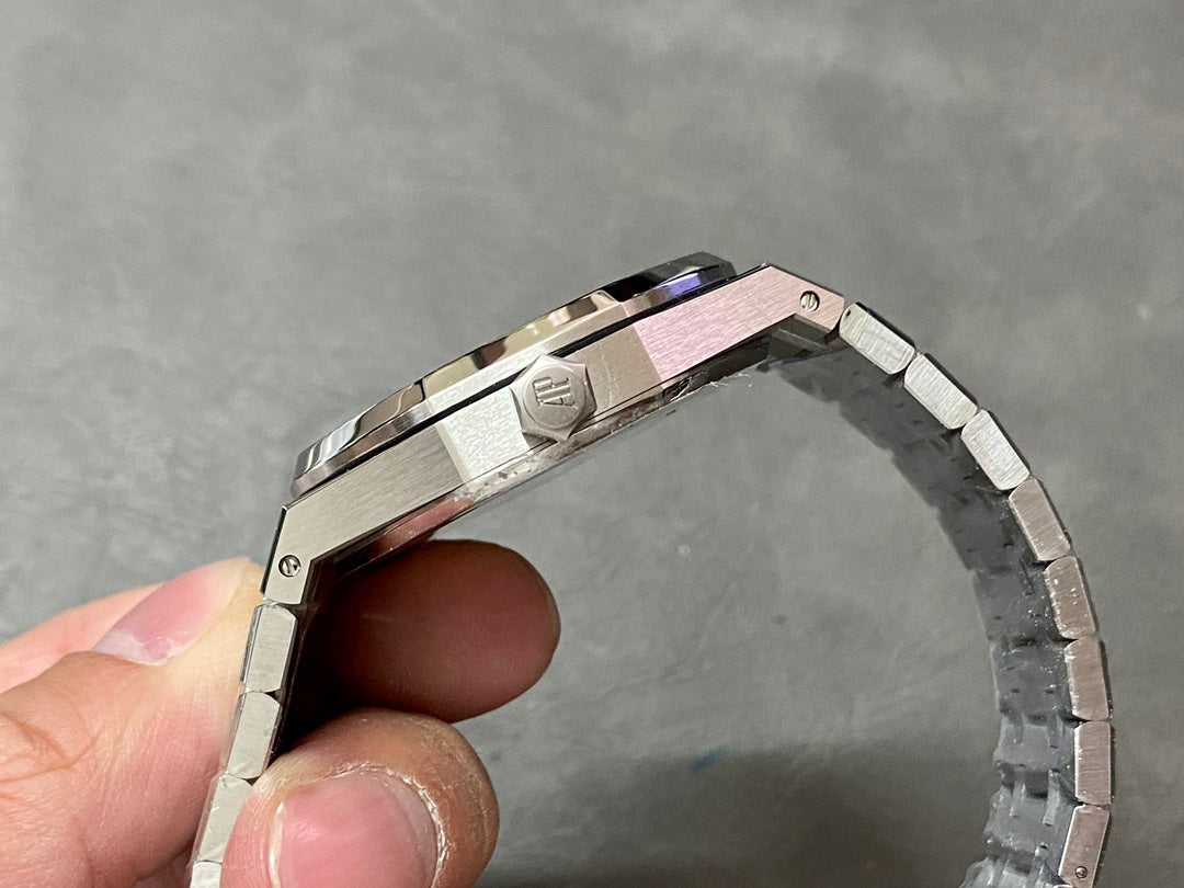 🕰️ Audemars Piguet Royal Oak Selfwinding – “Silver / White Dial”