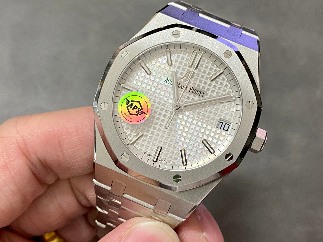 🕰️ Audemars Piguet Royal Oak Selfwinding – “Silver / White Dial”