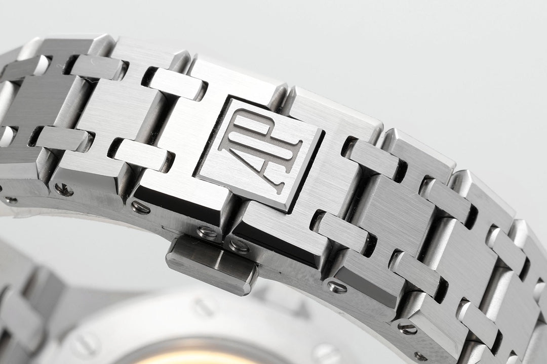🕰️ Audemars Piguet Royal Oak Selfwinding (Automatic) – Silver Dial