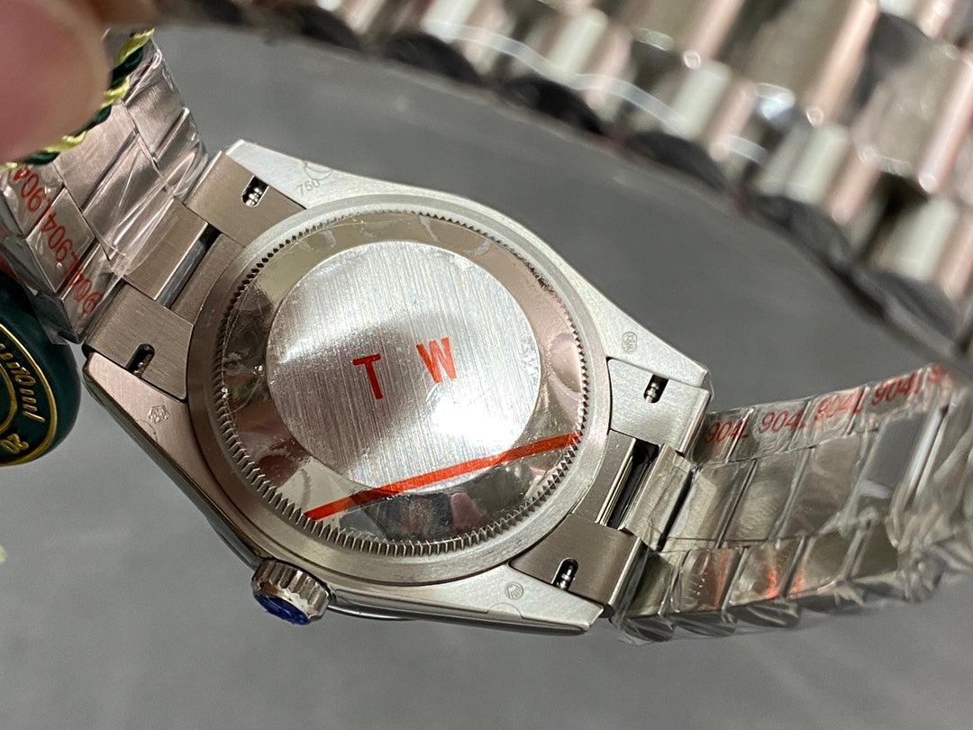 Rolex Day-Date con esfera Madre Perla (MOP) y diamantes