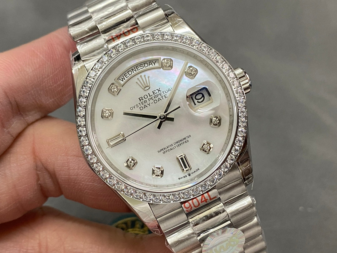 Rolex Day-Date con esfera Madre Perla (MOP) y diamantes