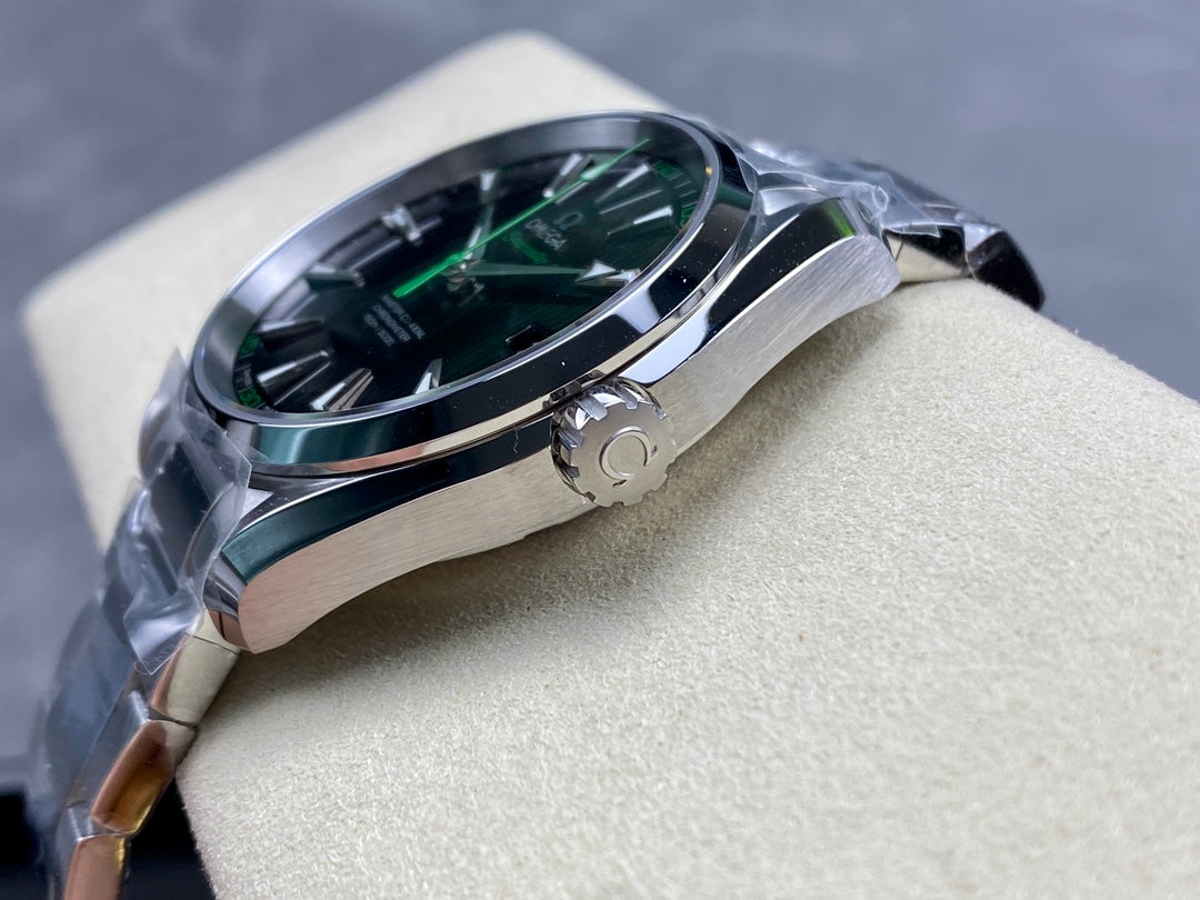 🟢 Omega Seamaster Aqua Terra (Green Accents)